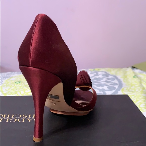 Shoes - Picture 3 of 8